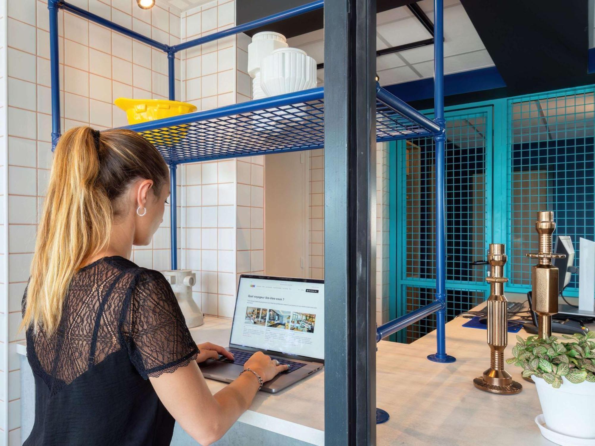 Ibis Budget Pertuis Portes Du Luberon 外观 照片