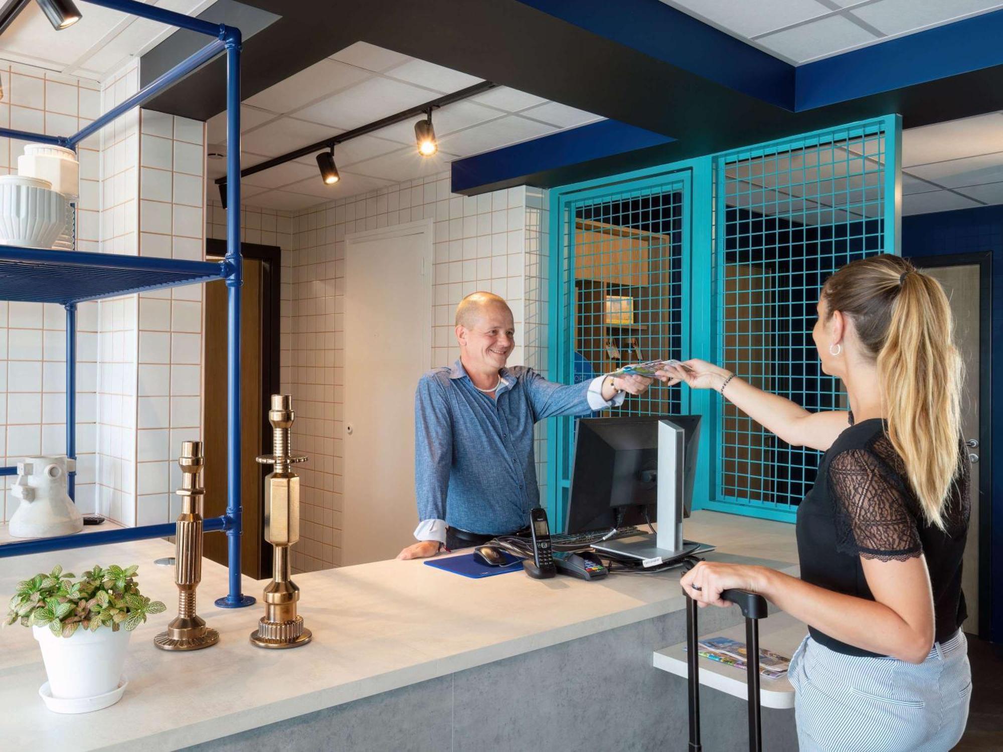 Ibis Budget Pertuis Portes Du Luberon 外观 照片